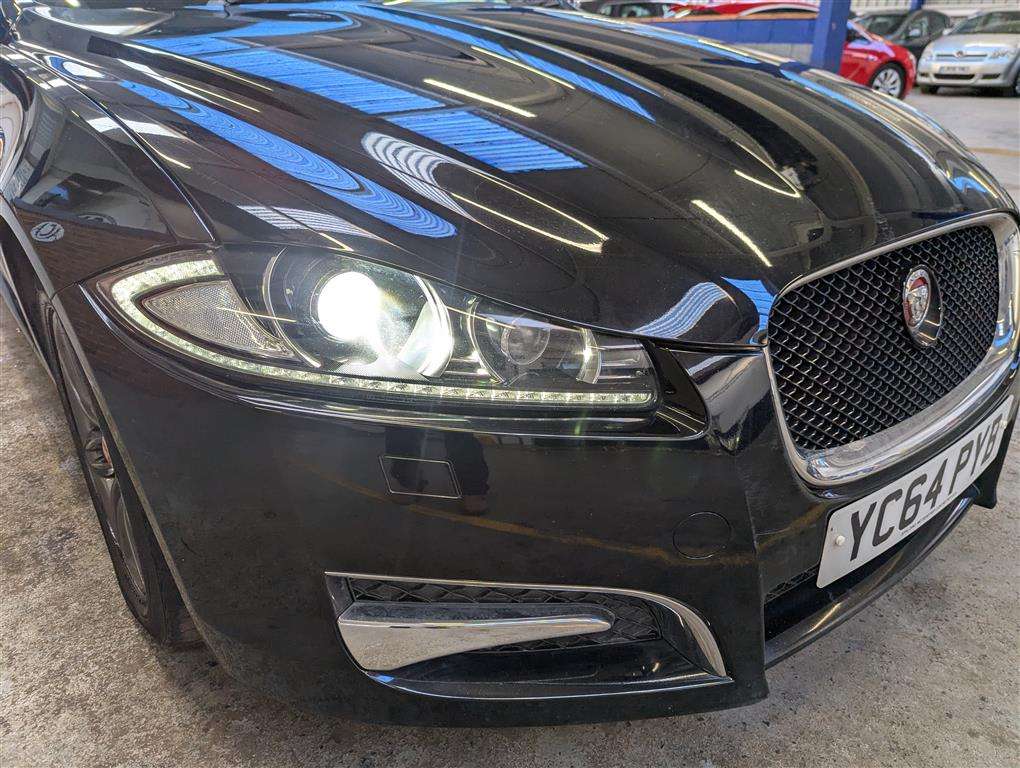 <p>2014 JAGUAR XF R-SPORT D AUTO</p>