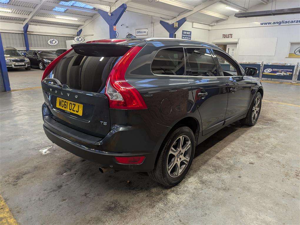 <p>2012 VOLVO XC60 SE LUX T5 AUTO</p>