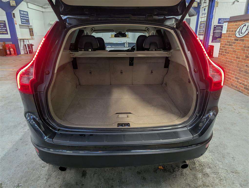 <p>2012 VOLVO XC60 SE LUX T5 AUTO</p>