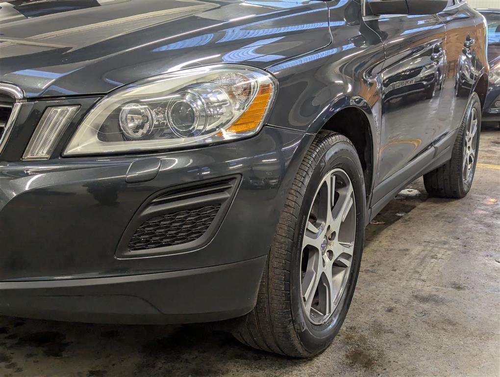 <p>2012 VOLVO XC60 SE LUX T5 AUTO</p>