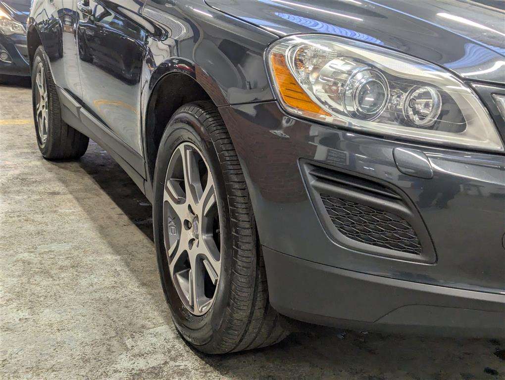 <p>2012 VOLVO XC60 SE LUX T5 AUTO</p>