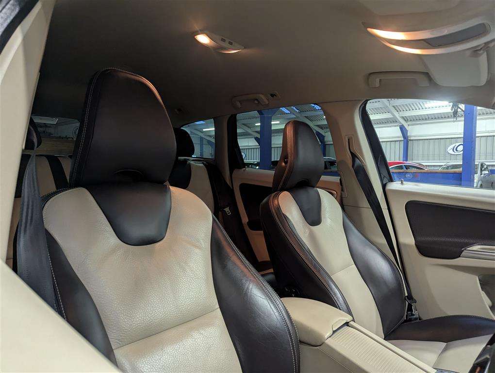 <p>2012 VOLVO XC60 SE LUX T5 AUTO</p>