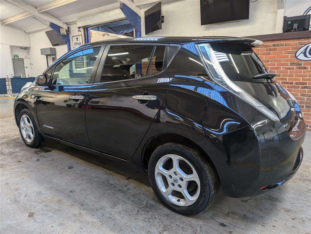 <p>2014 NISSAN LEAF ACENTA</p>