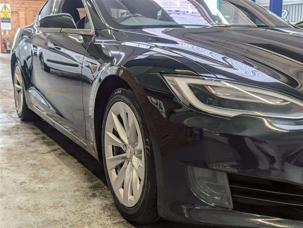 <p>2017 TESLA MODEL S 75D</p>