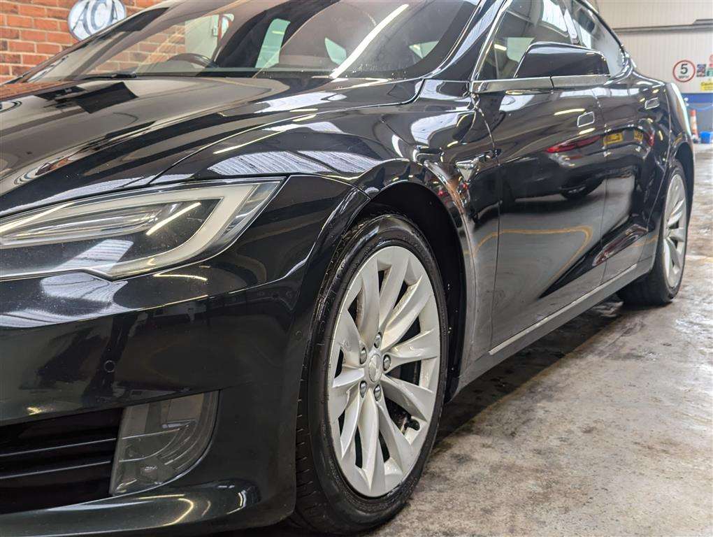 <p>2017 TESLA MODEL S 75D</p>