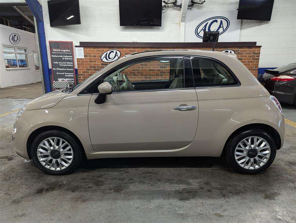 <p>2015 FIAT 500 LOUNGE</p>