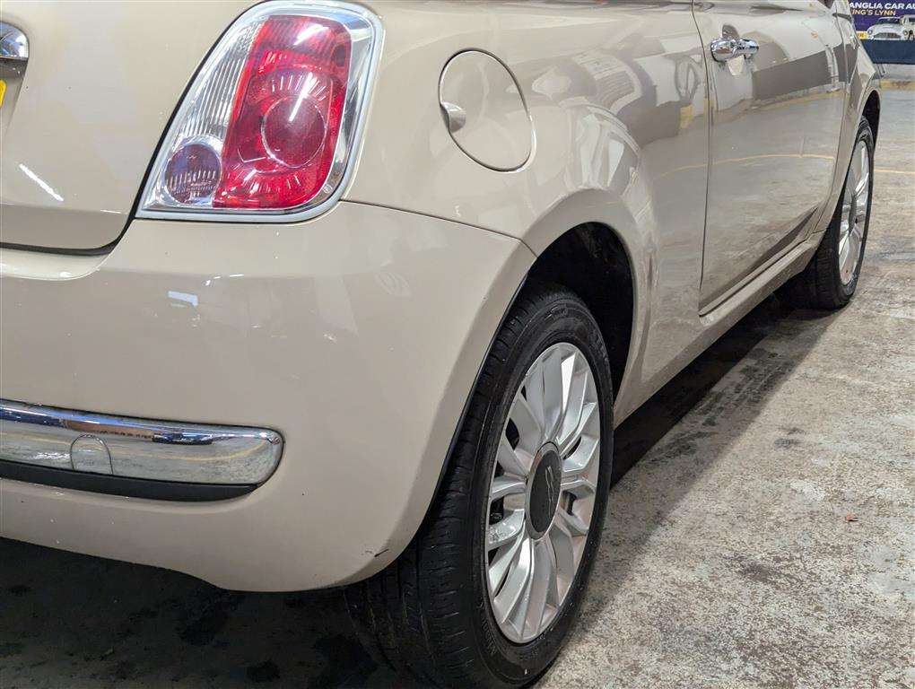 <p>2015 FIAT 500 LOUNGE</p>