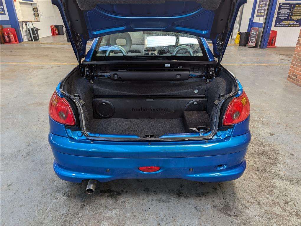 <p>2006 PEUGEOT 206 ALLURE CC S-A</p>