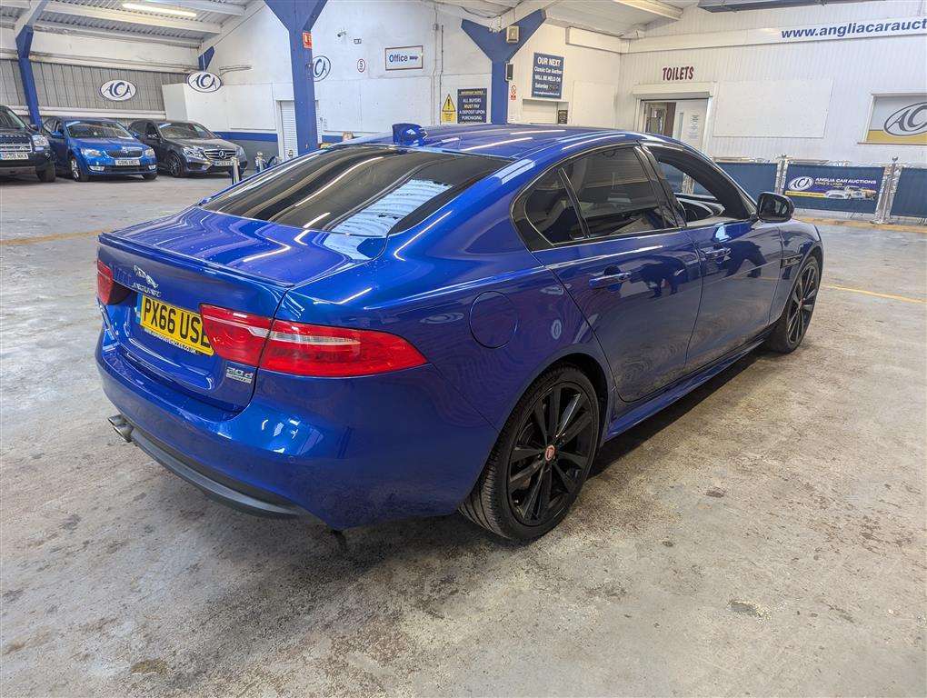 <p>2016 JAGUAR XE R-SPORT D AWD AUTO</p>