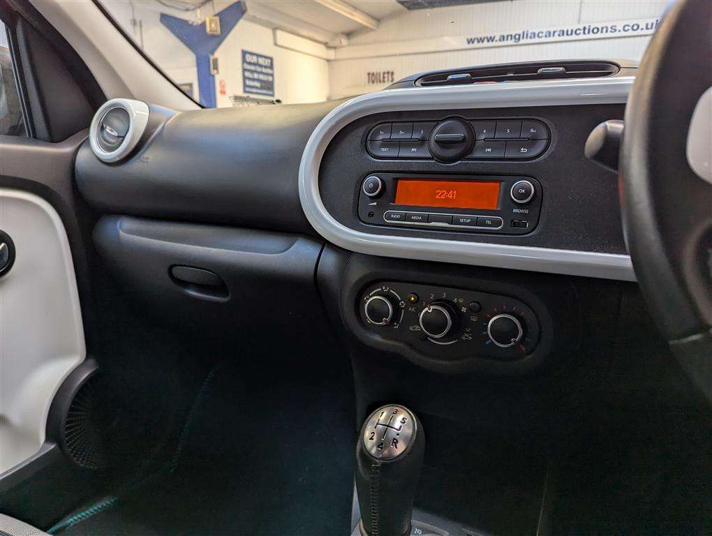 <p>2014 RENAULT TWINGO DYNAMIQUE SCE S/S</p>