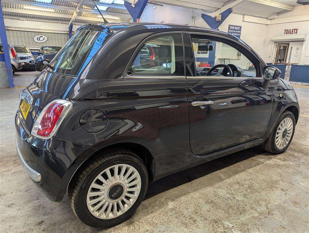 <p>2011 FIAT 500 LOUNGE</p>