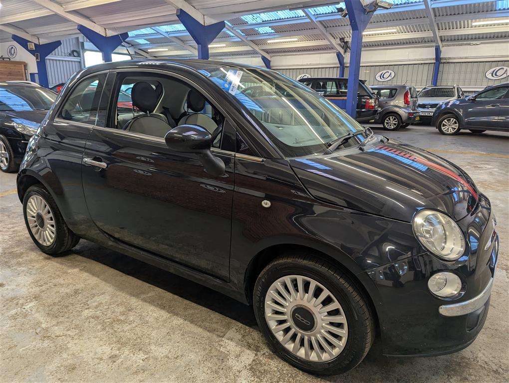 <p>2011 FIAT 500 LOUNGE</p>