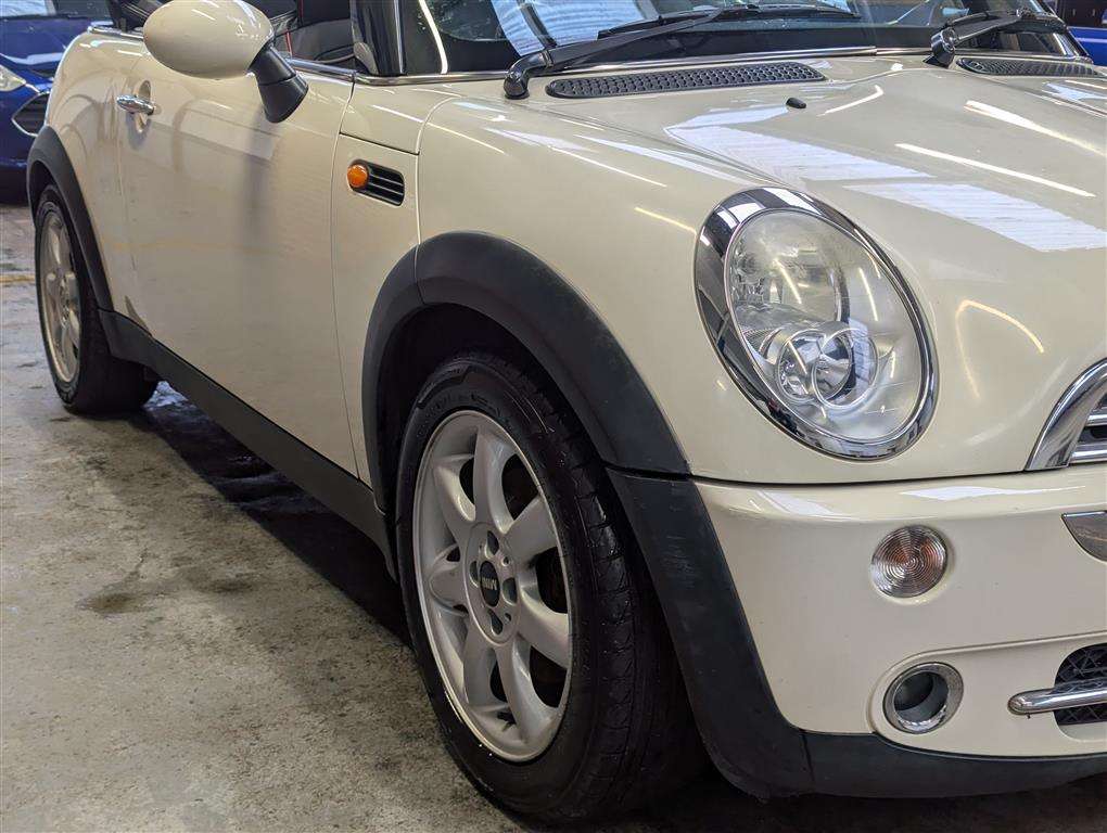 <p>2008 MINI COOPER</p>