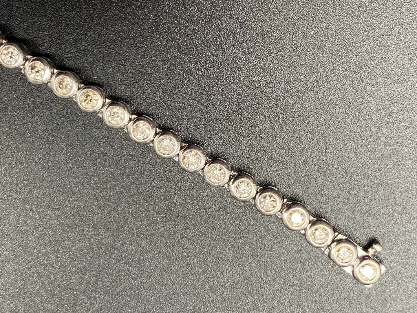 <p>A Diamond & 18ct white gold “Tennis” bracelet</p>