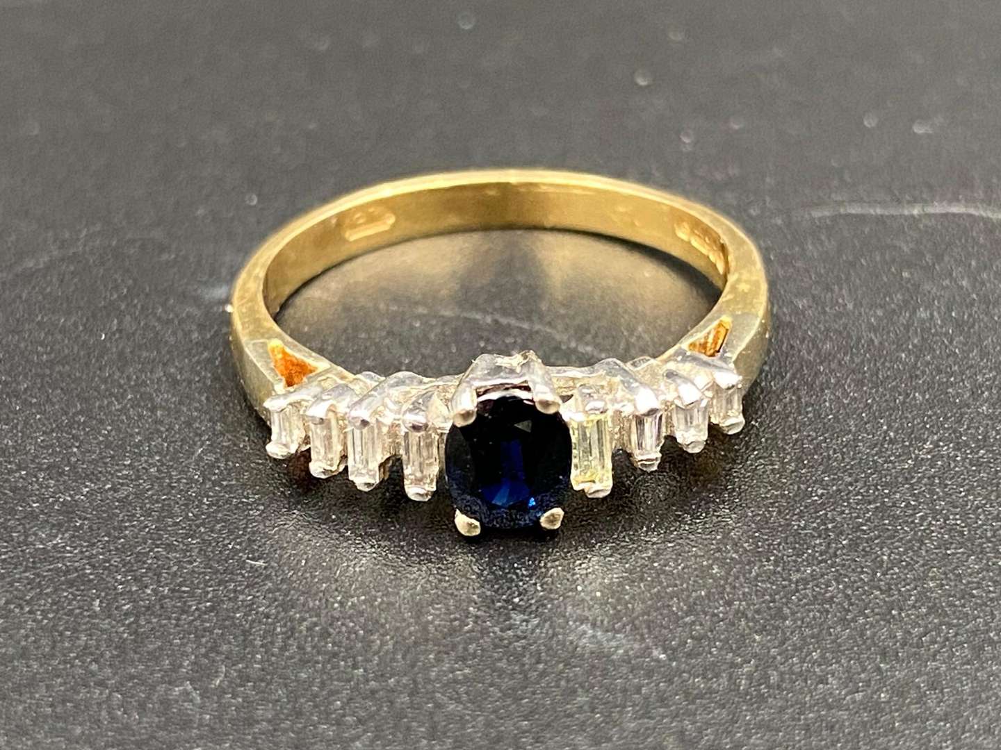 <p>A Sapphire & Diamond 18ct gold ring</p>