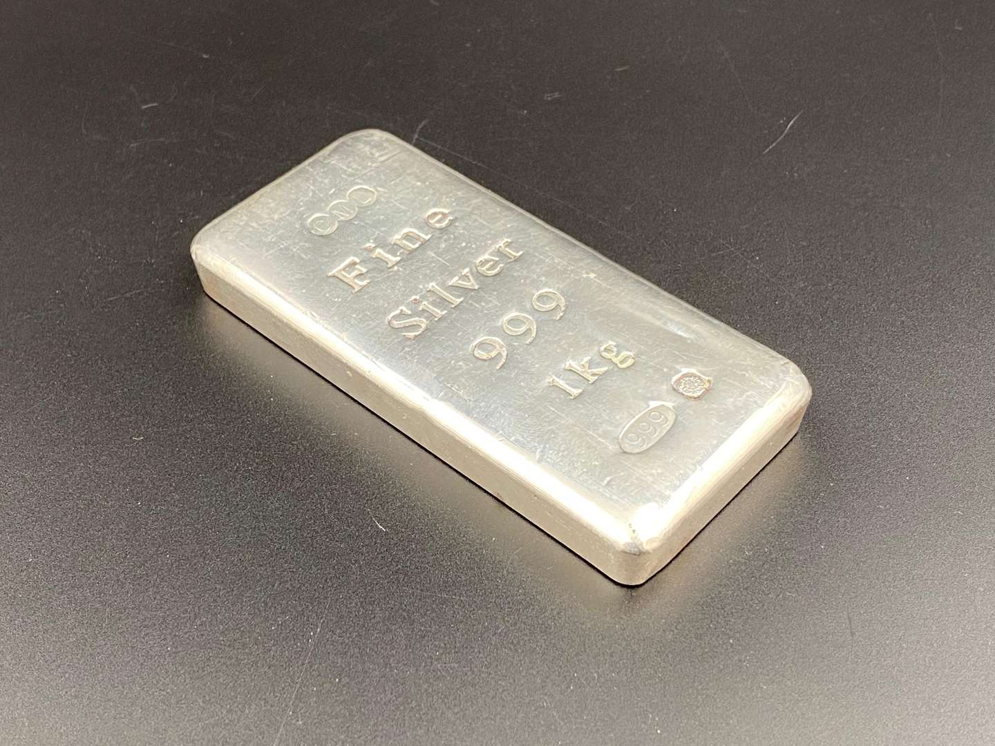 <p>Fine Silver Bullion Bar 999 1Kg</p>