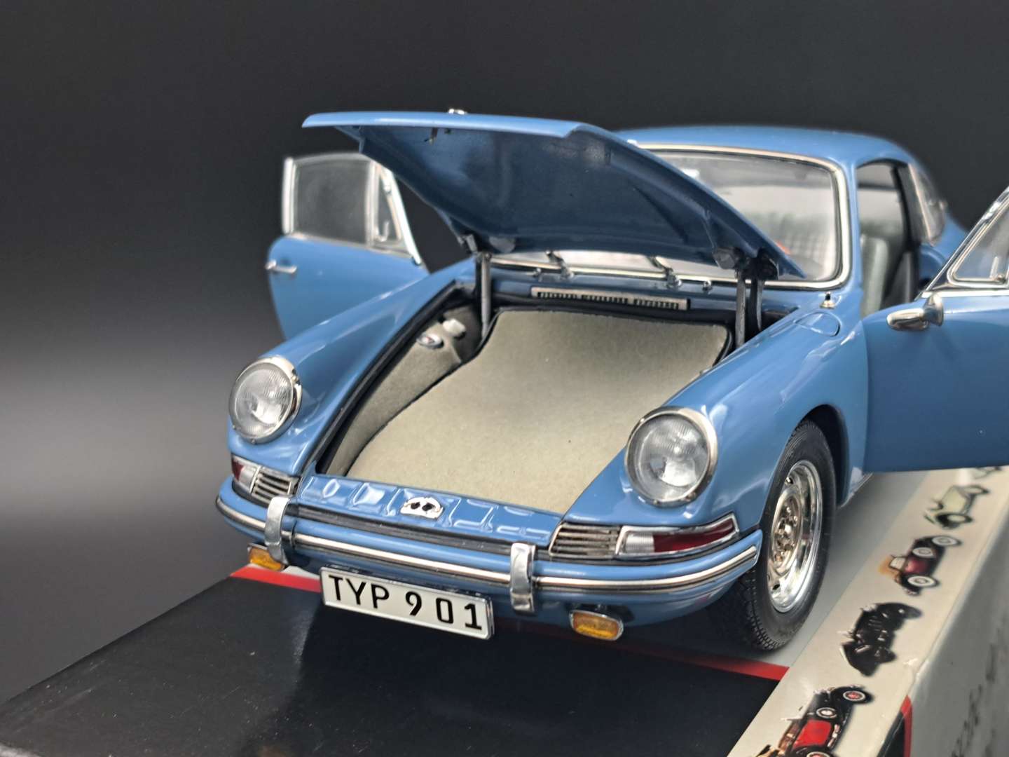 <p>CMC 1964 Porsche 901 1:8 scale</p>