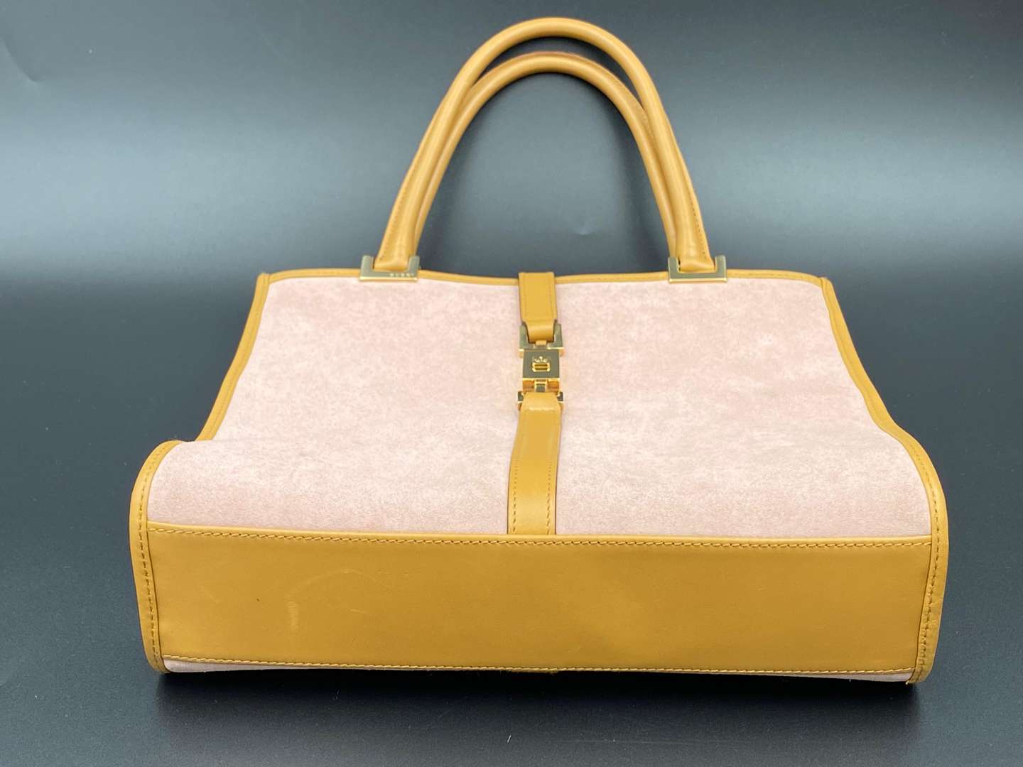 <p>Vintage Gucci handbag & purse Kelly Style</p>