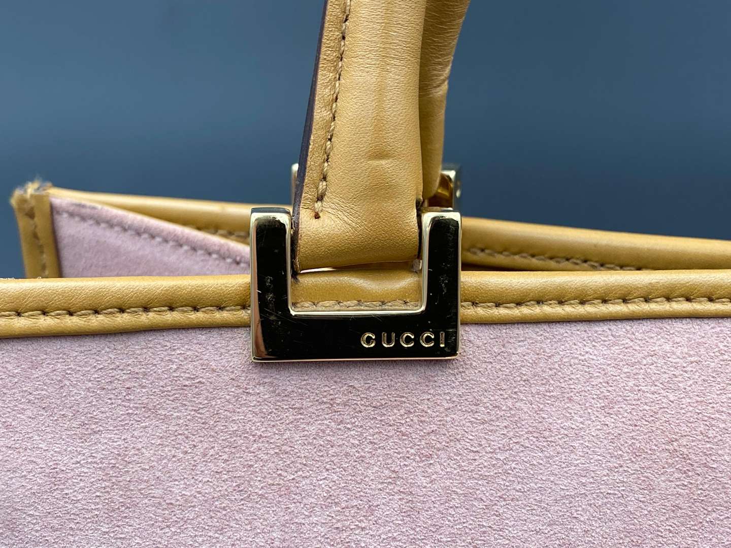 <p>Vintage Gucci handbag & purse Kelly Style</p>