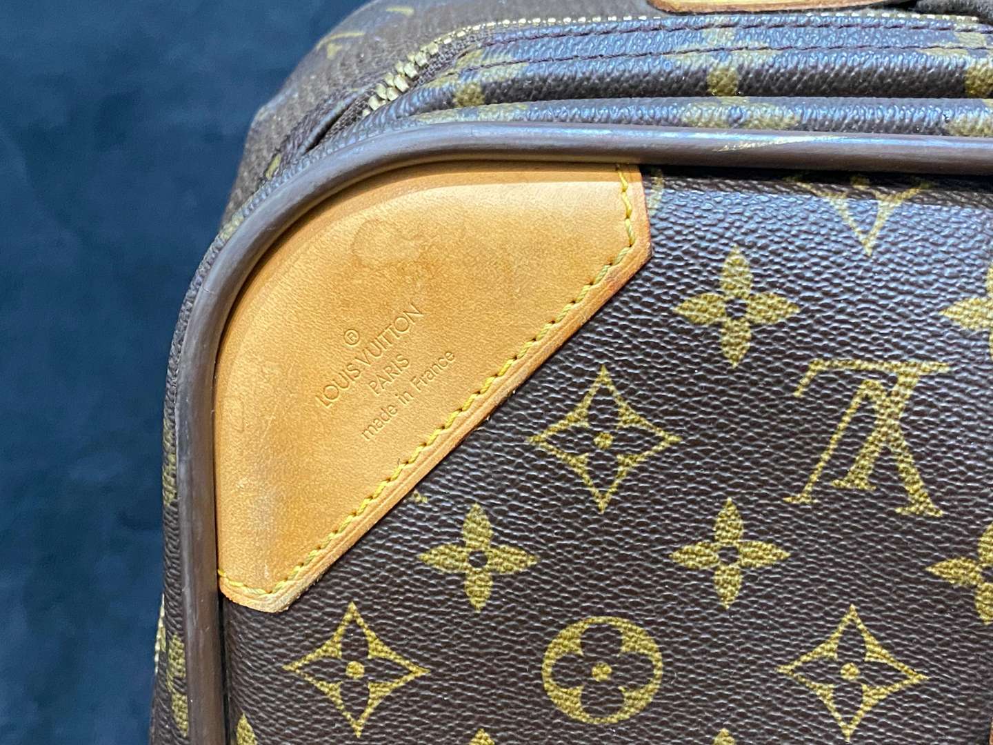 <p>LOUIS VUITTON Satellite 70 monogram suitcase</p>