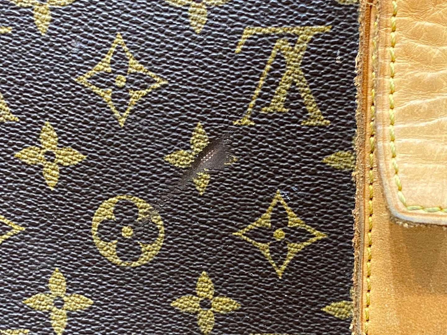 <p>LOUIS VUITTON Satellite 70 monogram suitcase</p>