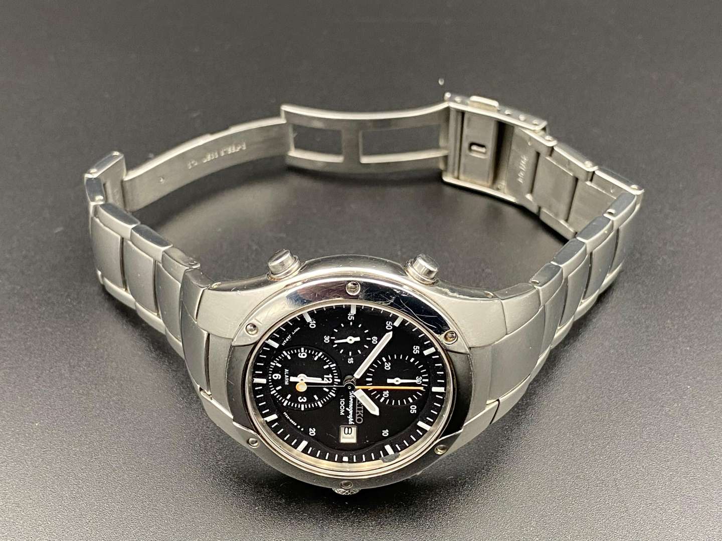 <p>SEIKO Chronograph 100m stainless steel quartz wristwatch 7T32B</p>