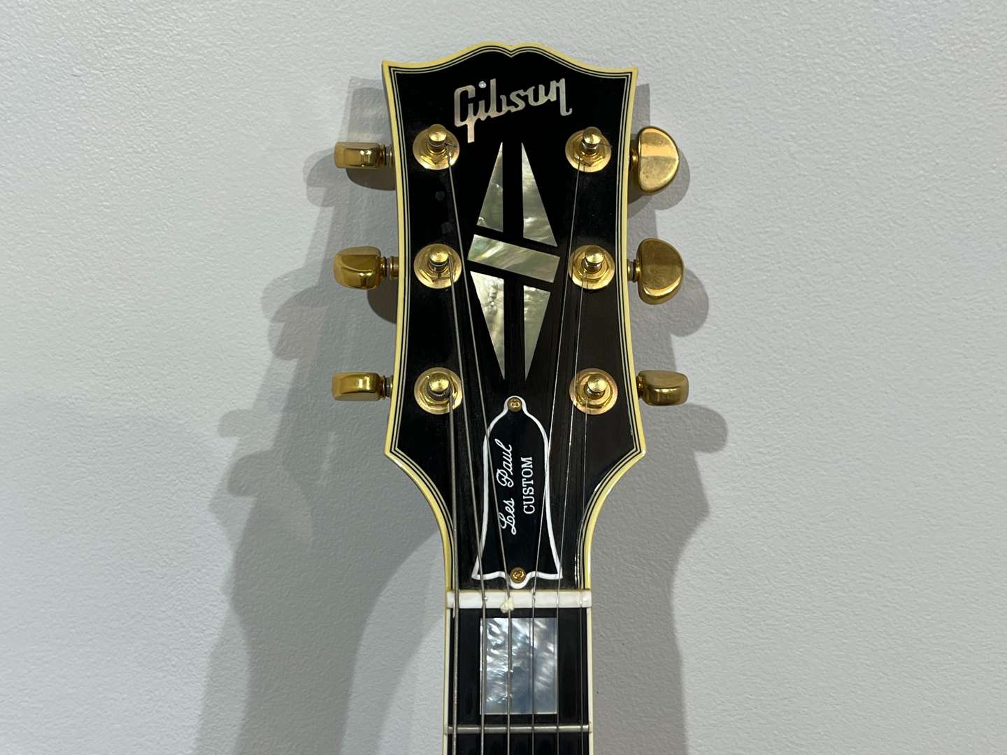 <p>GIBSON Jimmy Page Black Beauty Les Paul Custom guitar</p>