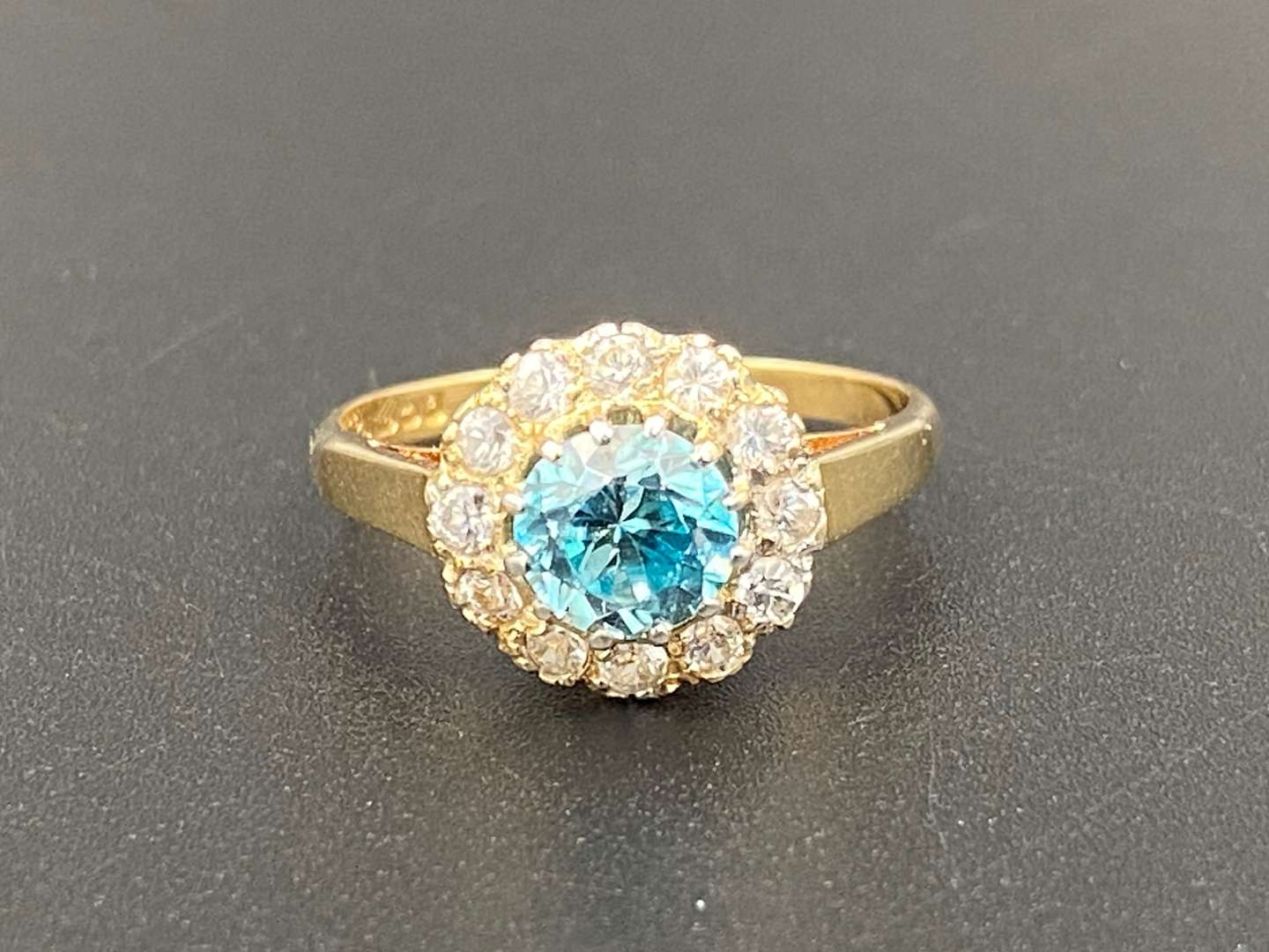 <p>White & blue stone 18ct gold cluster ring</p>