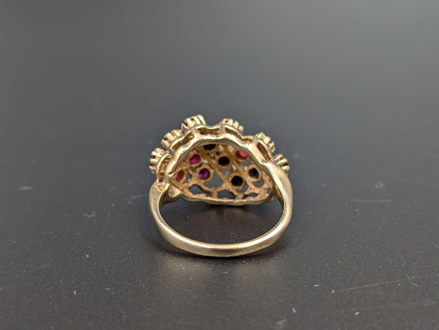 <p>Ruby & Sapphire 9ct yellow gold ring</p>