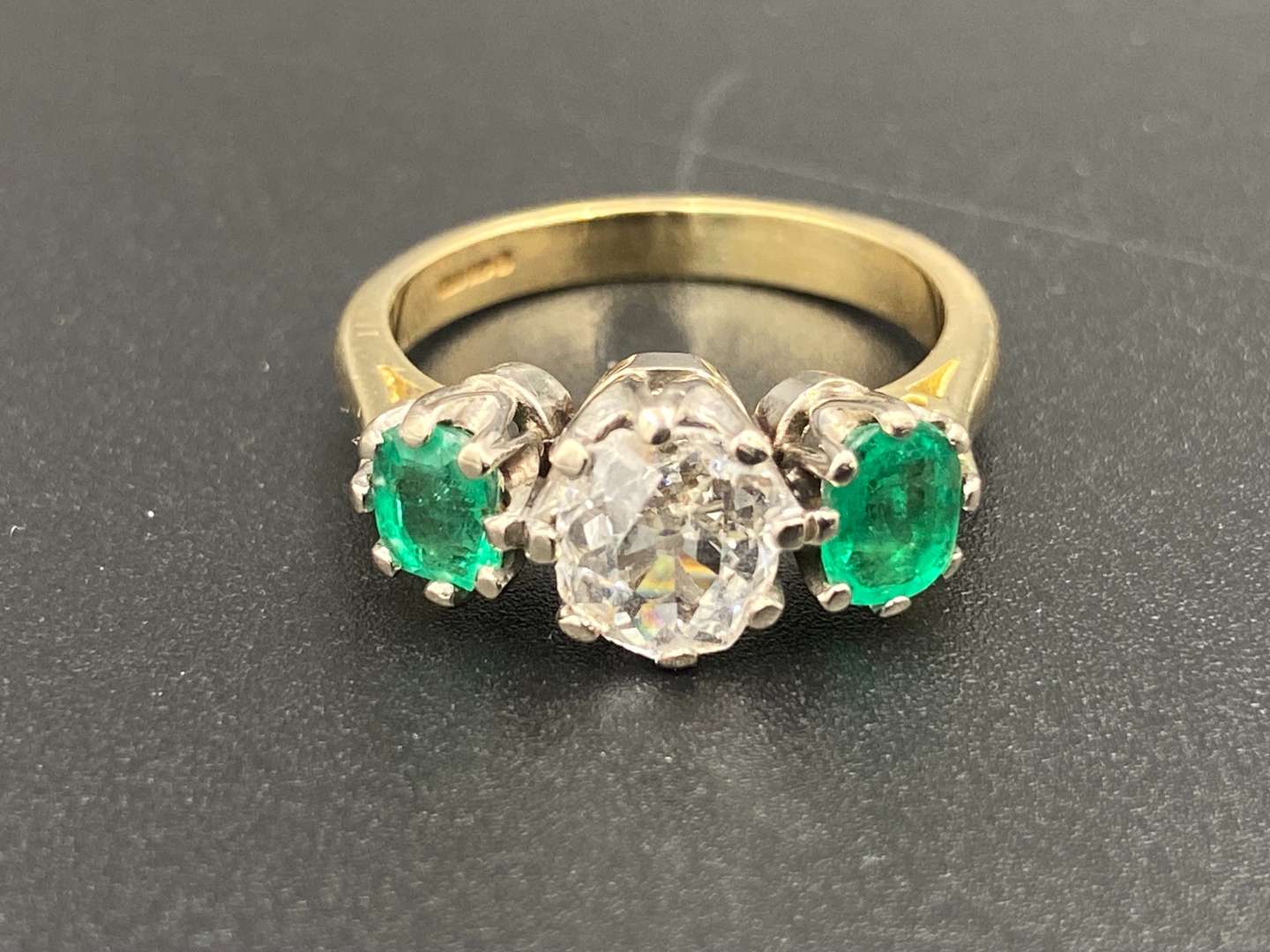 <p>Diamond & Emerald 3 stone 18ct gold ring</p>