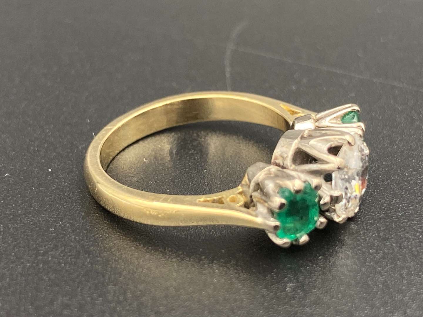 <p>Diamond & Emerald 3 stone 18ct gold ring</p>