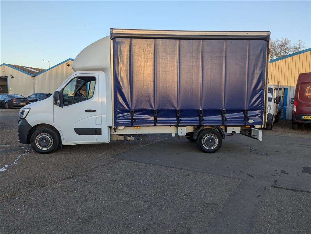 <p>2020 RENAULT MASTER LL35 BUSINESS DCI</p>