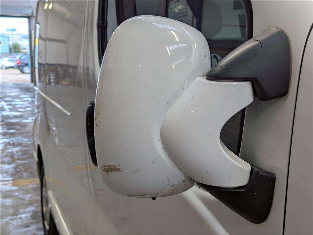 <p>2014 VAUXHALL VIVARO 2700 SPORTIVE CDTI</p>