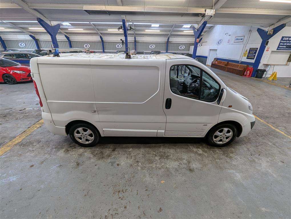 <p>2014 VAUXHALL VIVARO 2700 SPORTIVE CDTI</p>