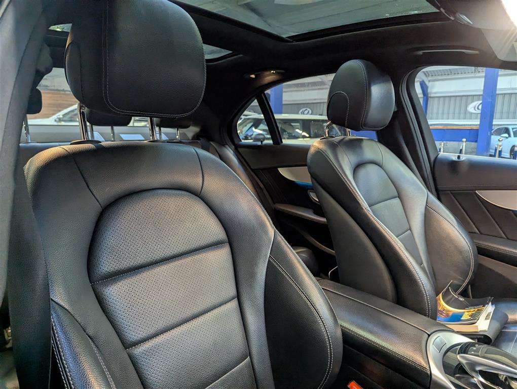 <p>2015 MERCEDES-BENZ C220 AMG LINE PREM + BLUE</p>