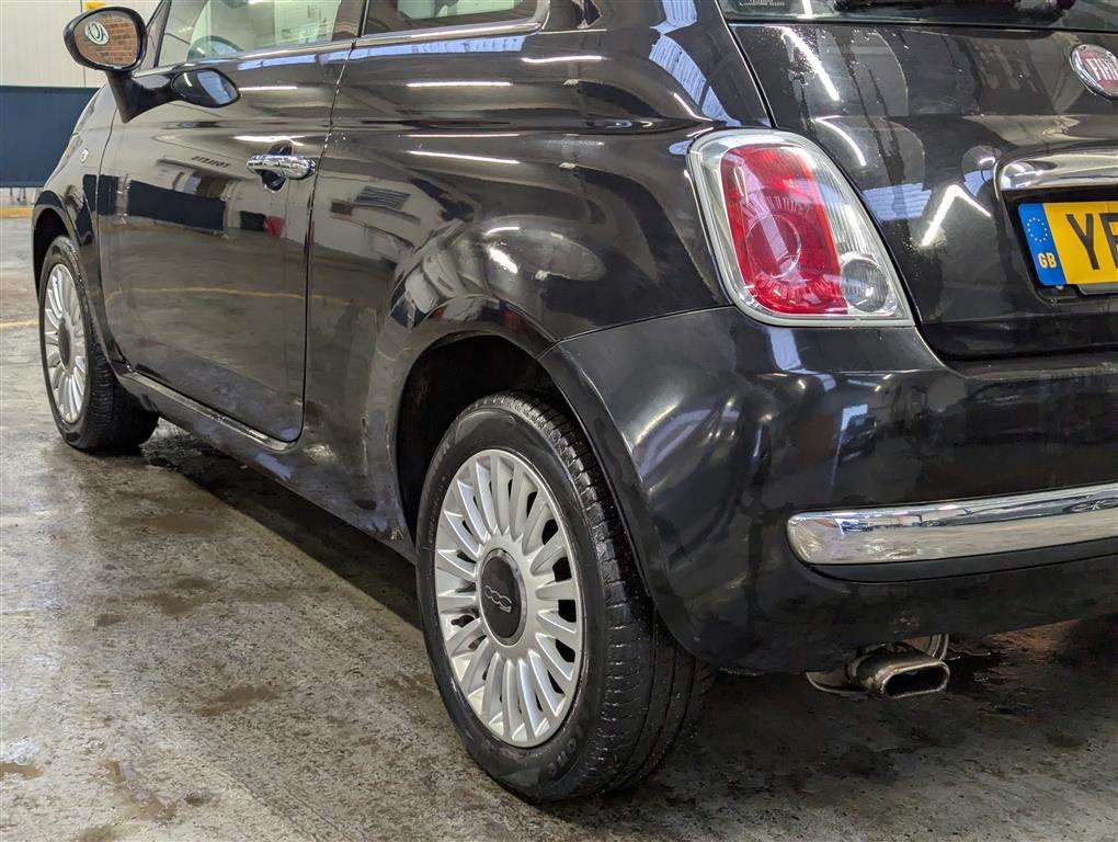 <p>2011 FIAT 500 LOUNGE</p>