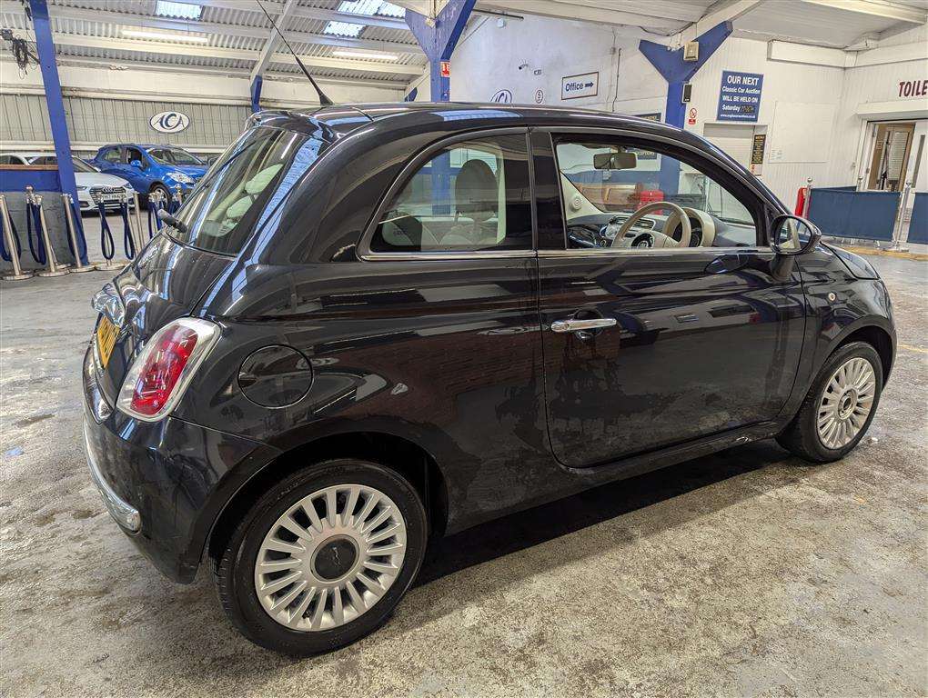 <p>2011 FIAT 500 LOUNGE</p>