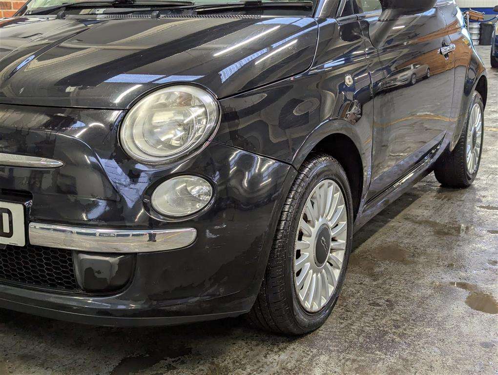 <p>2011 FIAT 500 LOUNGE</p>