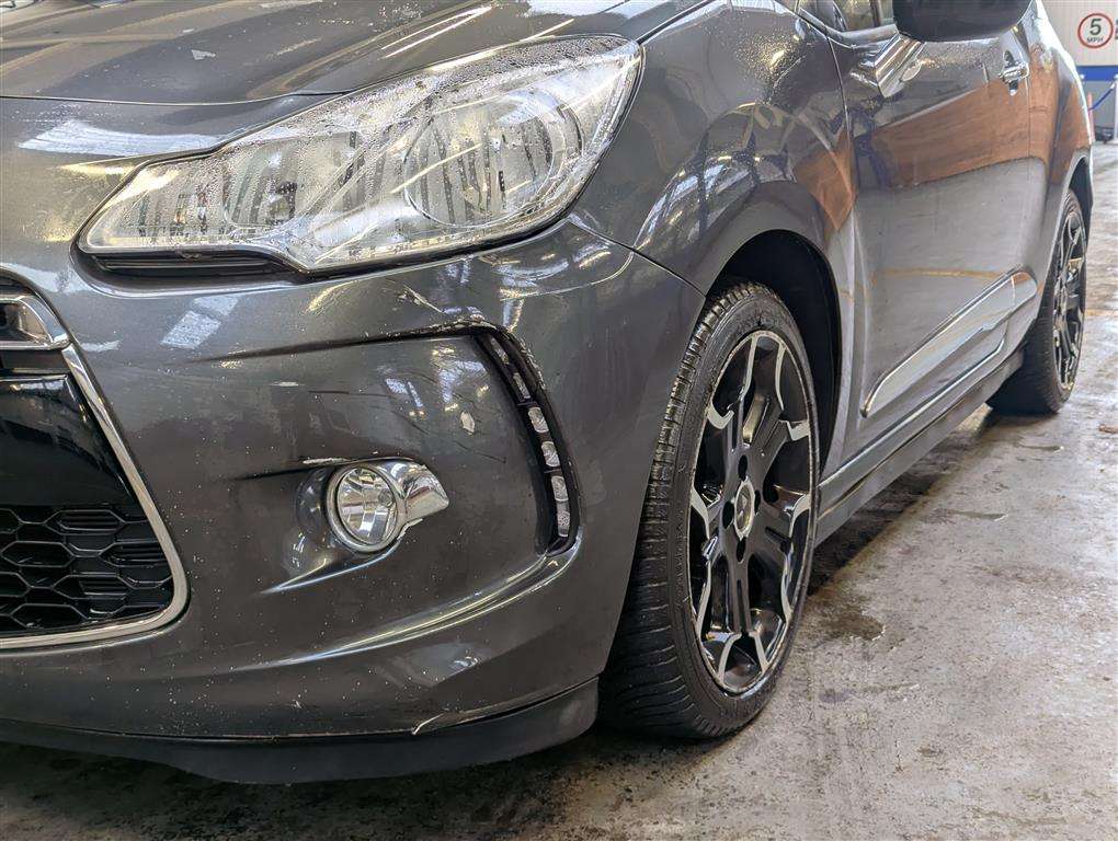 <p>2015 DS DS3 DSTYLE NAV PURETECH S</p>