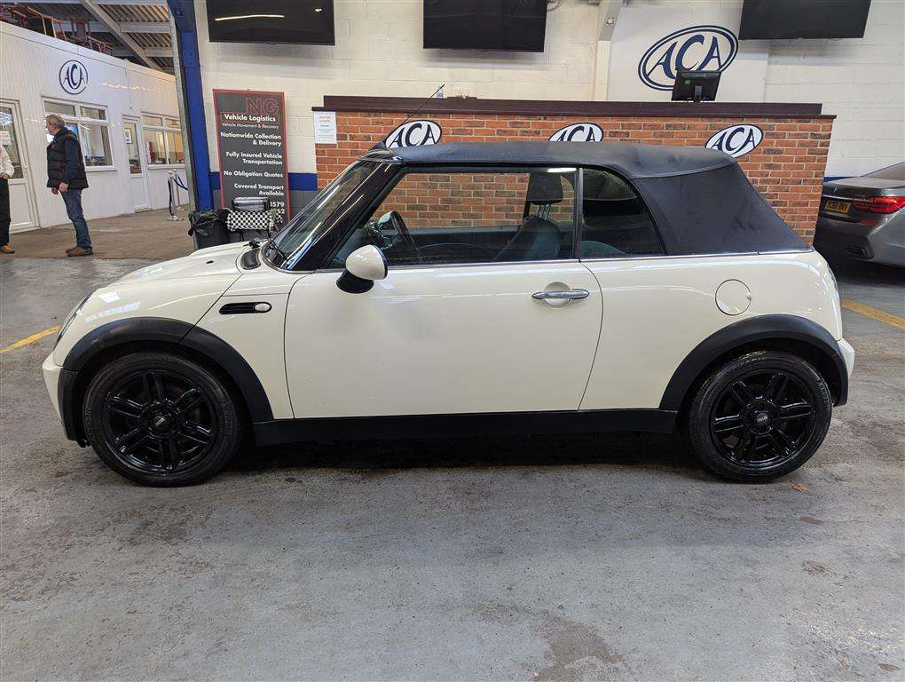 <p>2008 MINI ONE</p>