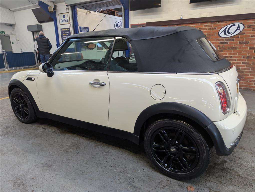 <p>2008 MINI ONE</p>