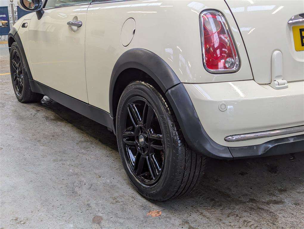 <p>2008 MINI ONE</p>