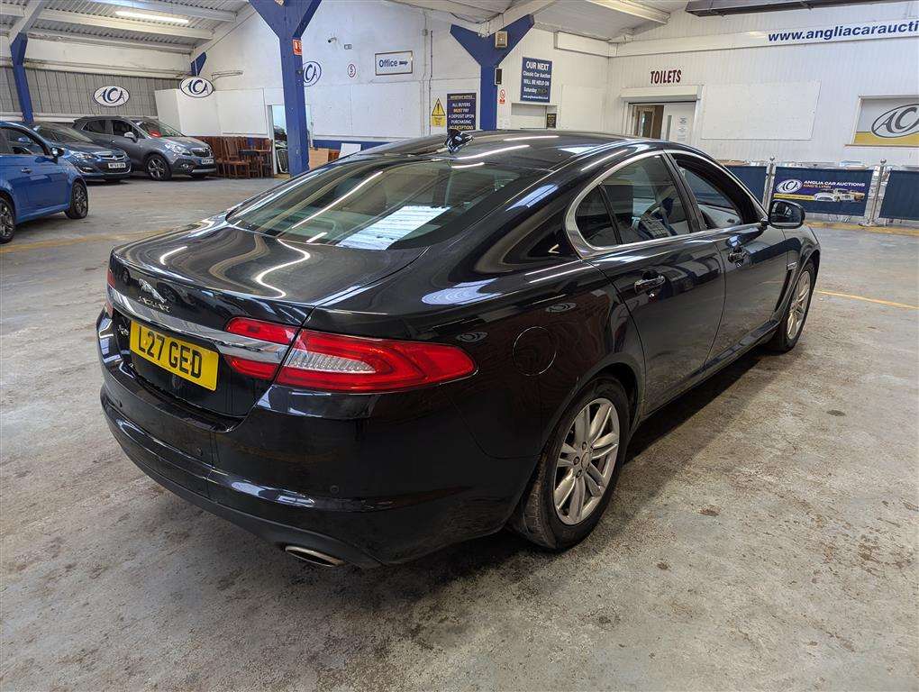 <p>2015 JAGUAR XF LUXURY D AUTO</p>