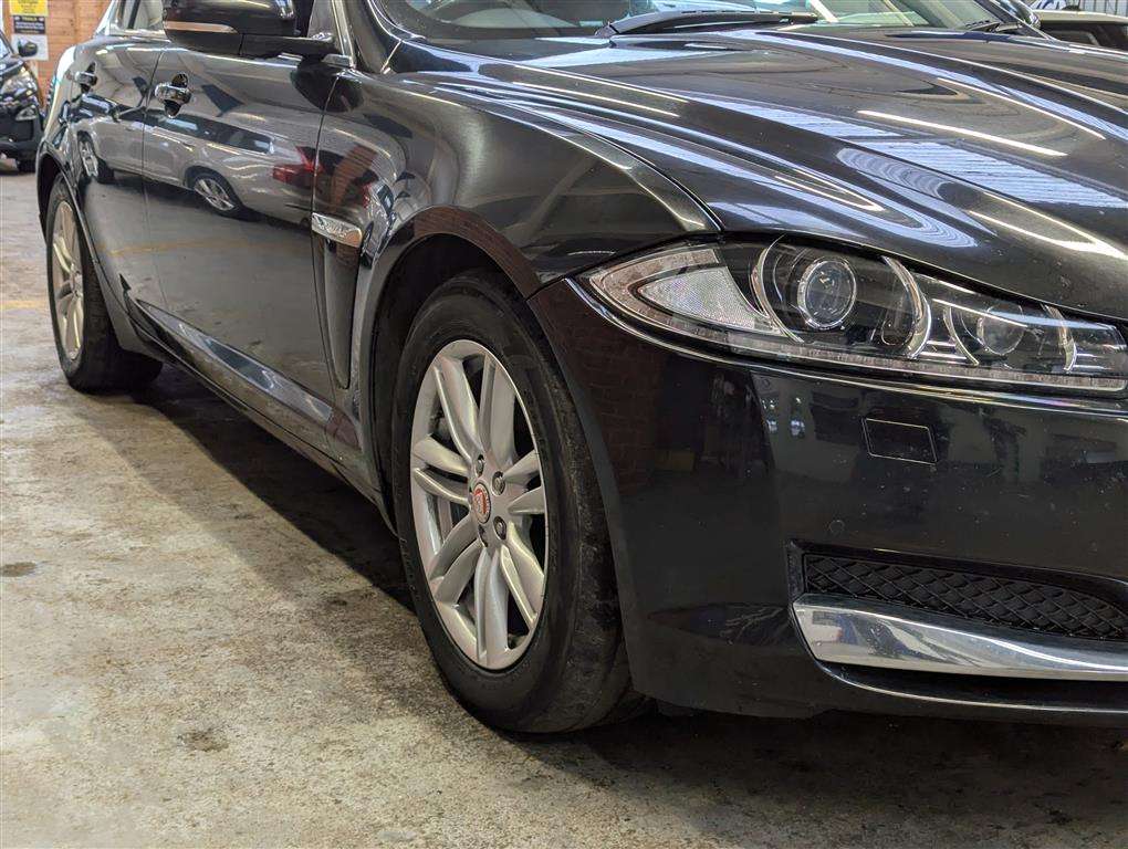 <p>2015 JAGUAR XF LUXURY D AUTO</p>