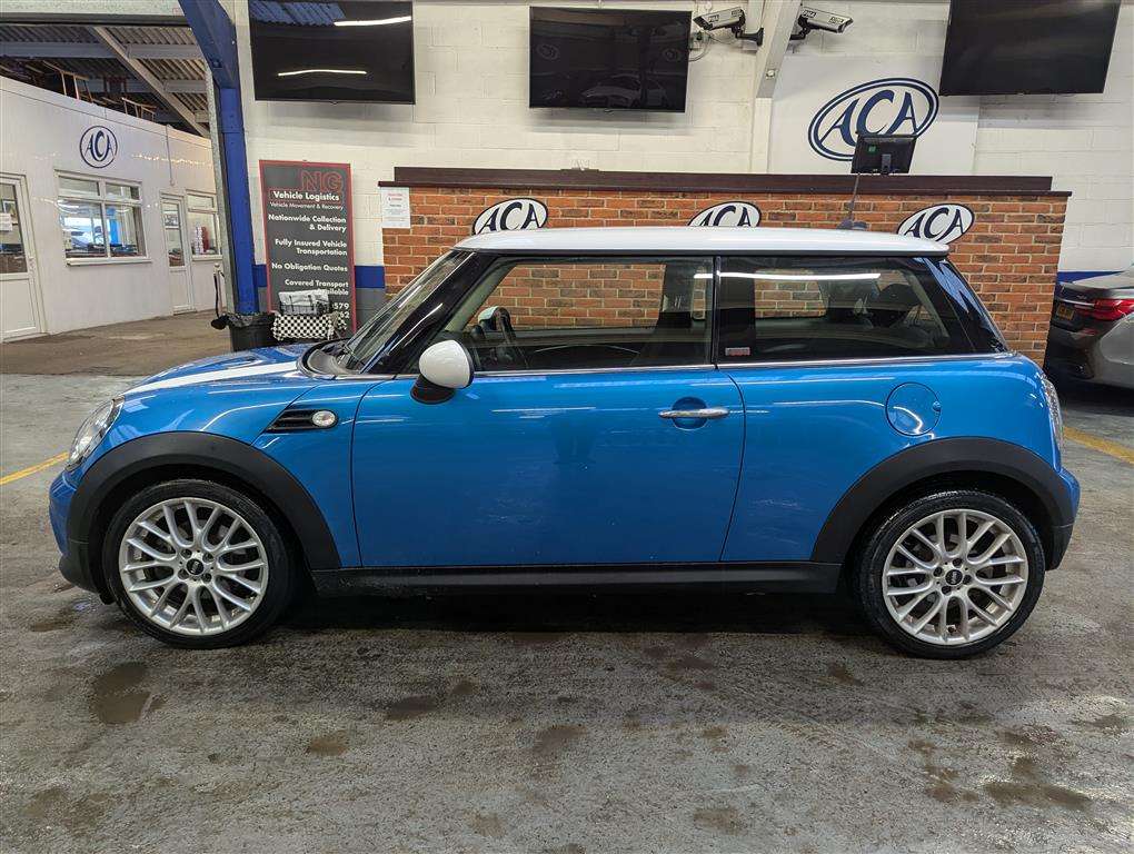 <p>2011 MINI COOPER PIMLICO</p>