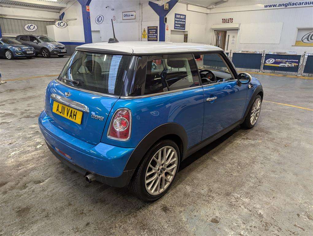 <p>2011 MINI COOPER PIMLICO</p>