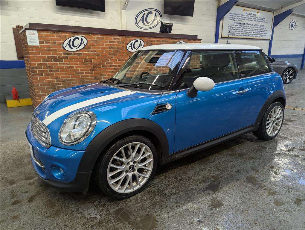 <p>2011 MINI COOPER PIMLICO</p>