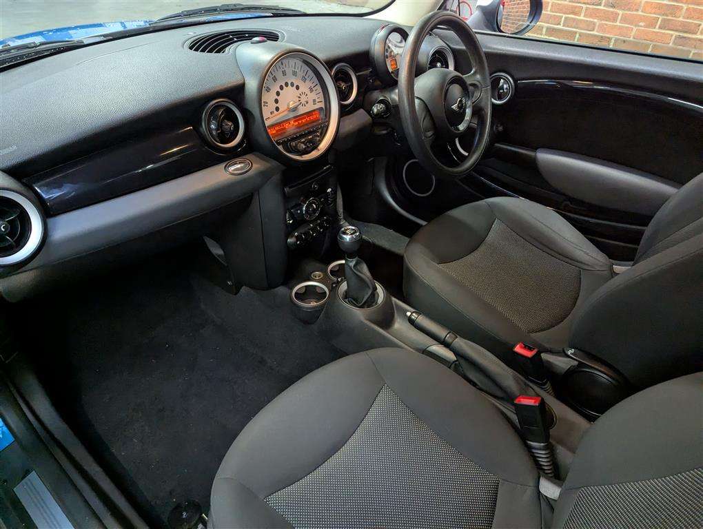 <p>2011 MINI COOPER PIMLICO</p>