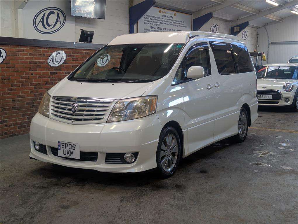 <p>2005 TOYOTA ALPHARD</p>