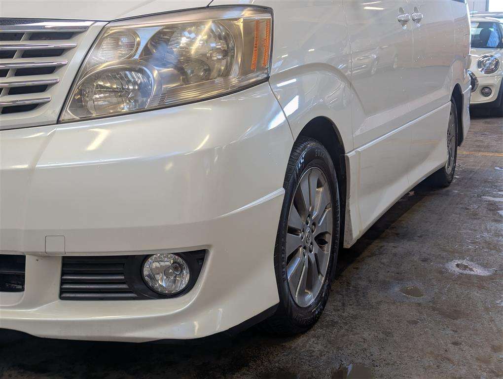 <p>2005 TOYOTA ALPHARD</p>